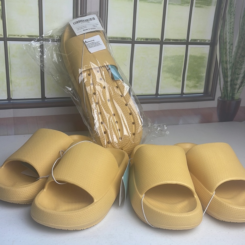 Mesh Beach Shoes Comfy Anti-Slip Pillow Slides